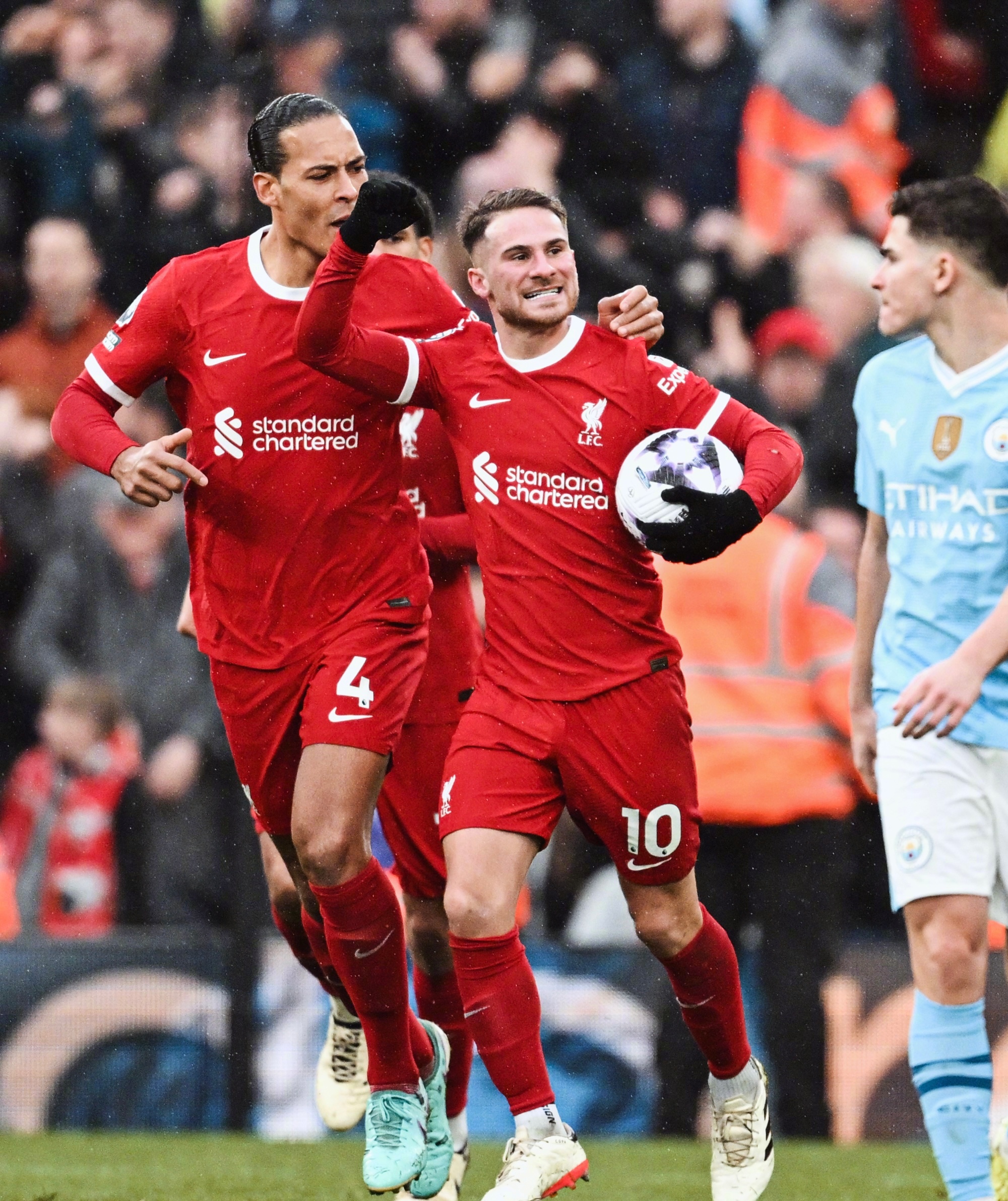 曼城主场建功，晋级关键一战的简单介绍