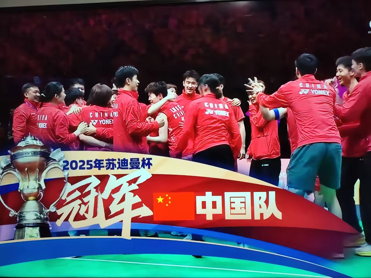 关于顶级中国足球联赛擂响战鼓，球员们拼尽全力争胜的信息