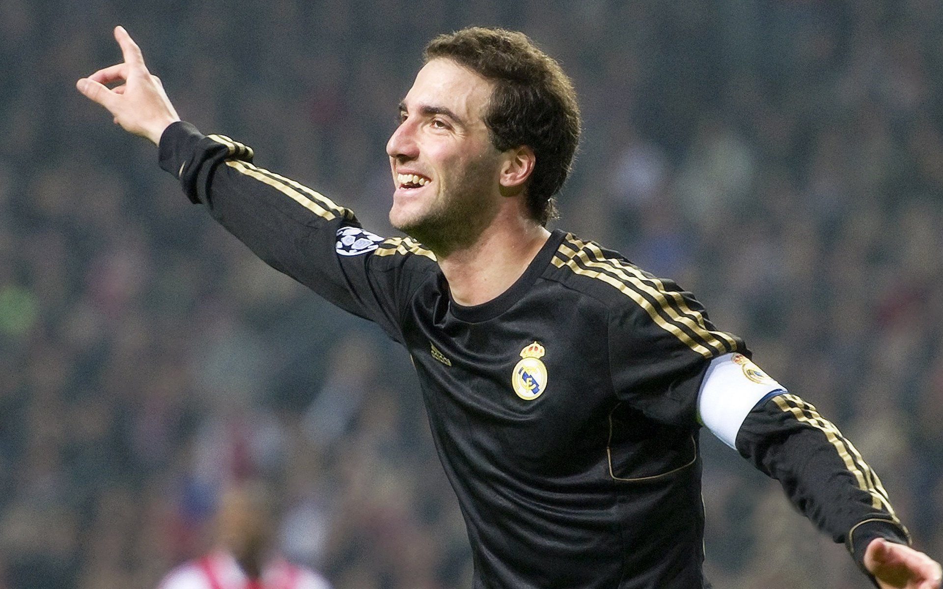 火力全开！AC米兰压制毕尔巴鄂，阿尔瓦雷斯生涯之夜闪耀圣西罗