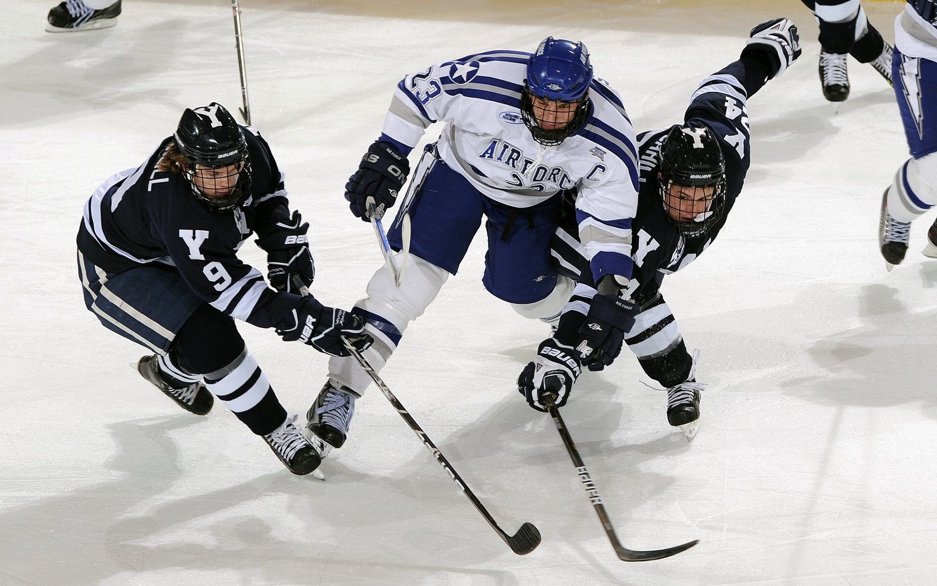 北京队单节拉开新疆队,切特成为关键先生