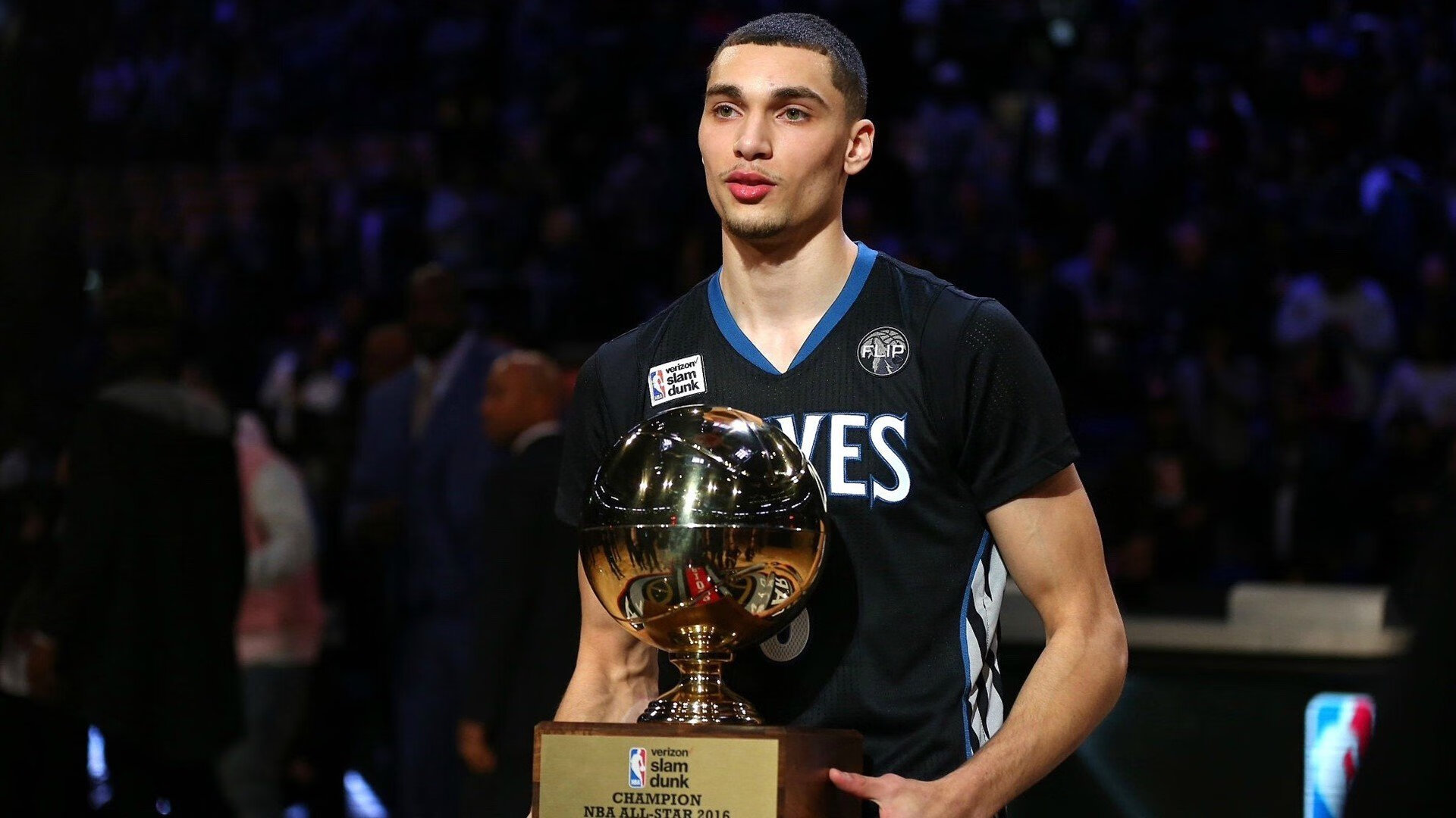 红牛二队绝境逆袭，汉密尔顿激情点燃赛场—一场定义F1魅力的经典对决